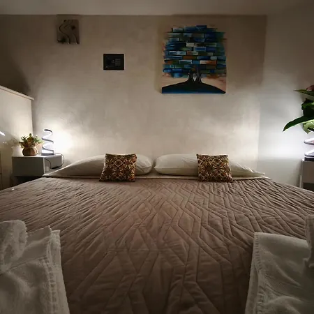 דירה Little House Pisani פלרמו